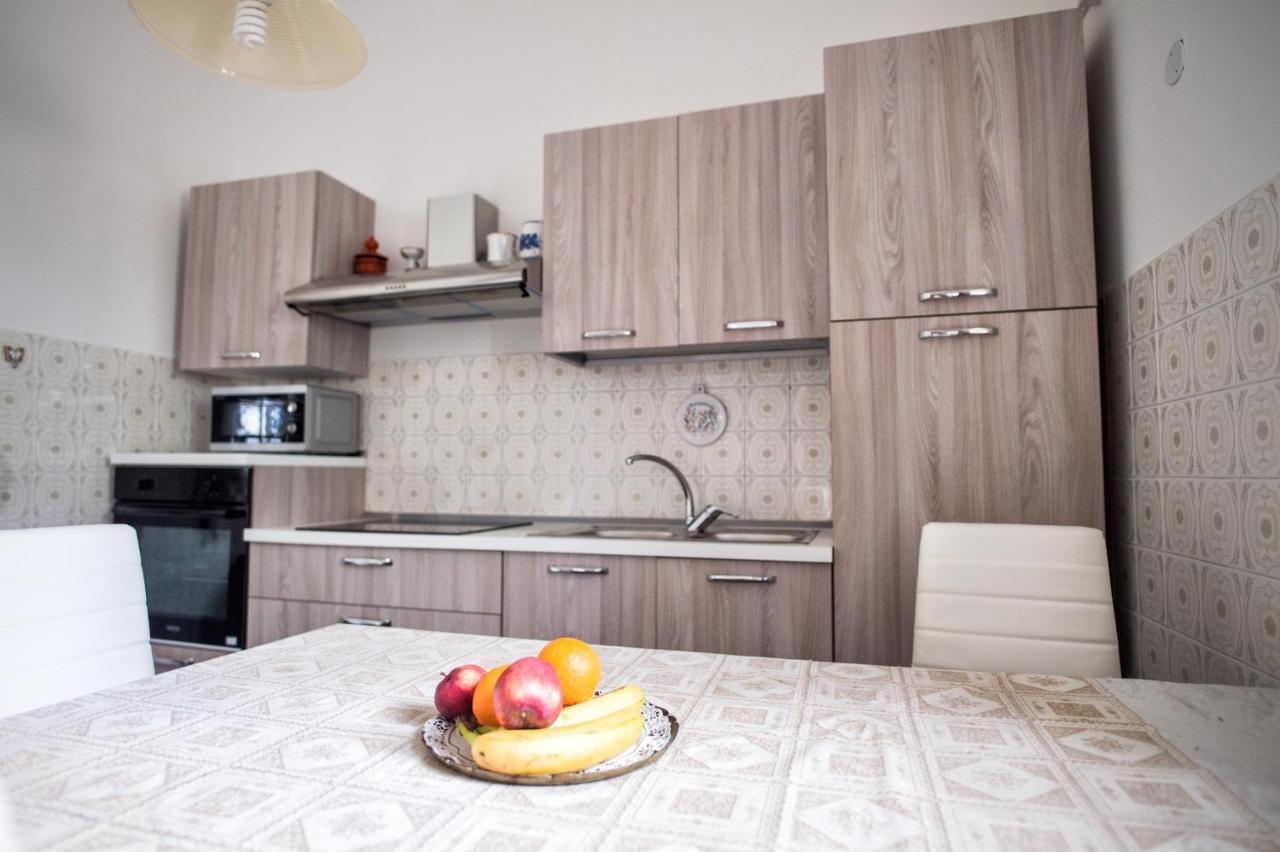 La Casa Gialla В'єтрі Екстер'єр фото