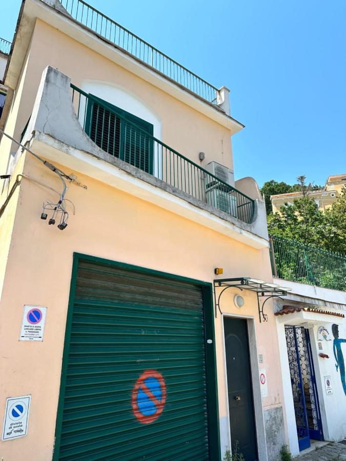 La Casa Gialla В'єтрі Екстер'єр фото